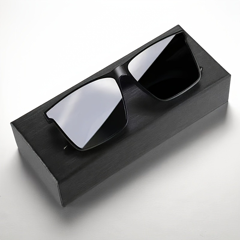 Photography Of A Man - Gafas de sol cuadradas negras simples