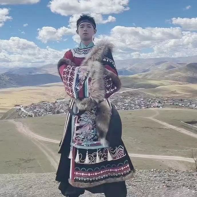 Túnica tibetana bordada clásic - Photography Of A Man reseña y precio